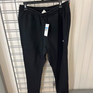 Nike Standard Fit Tapered Leg Sweatpants